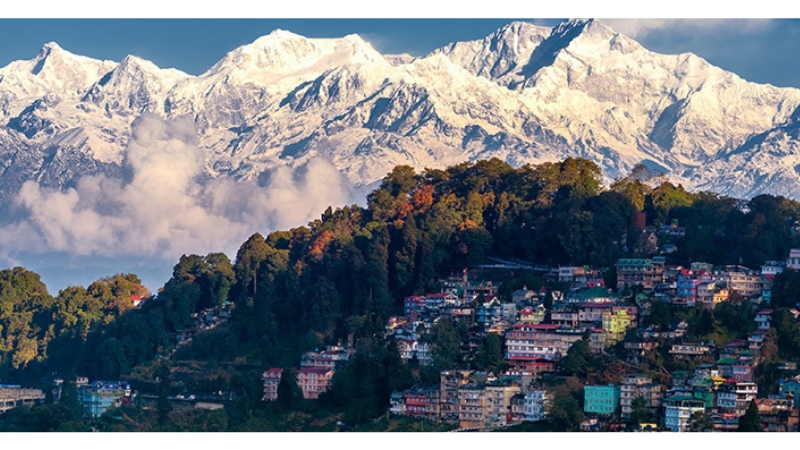 Panoramic view of Darjeeling hill station with Kanchenjunga mountains